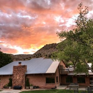 Bar 10 Lodge Sunrise in Arizona